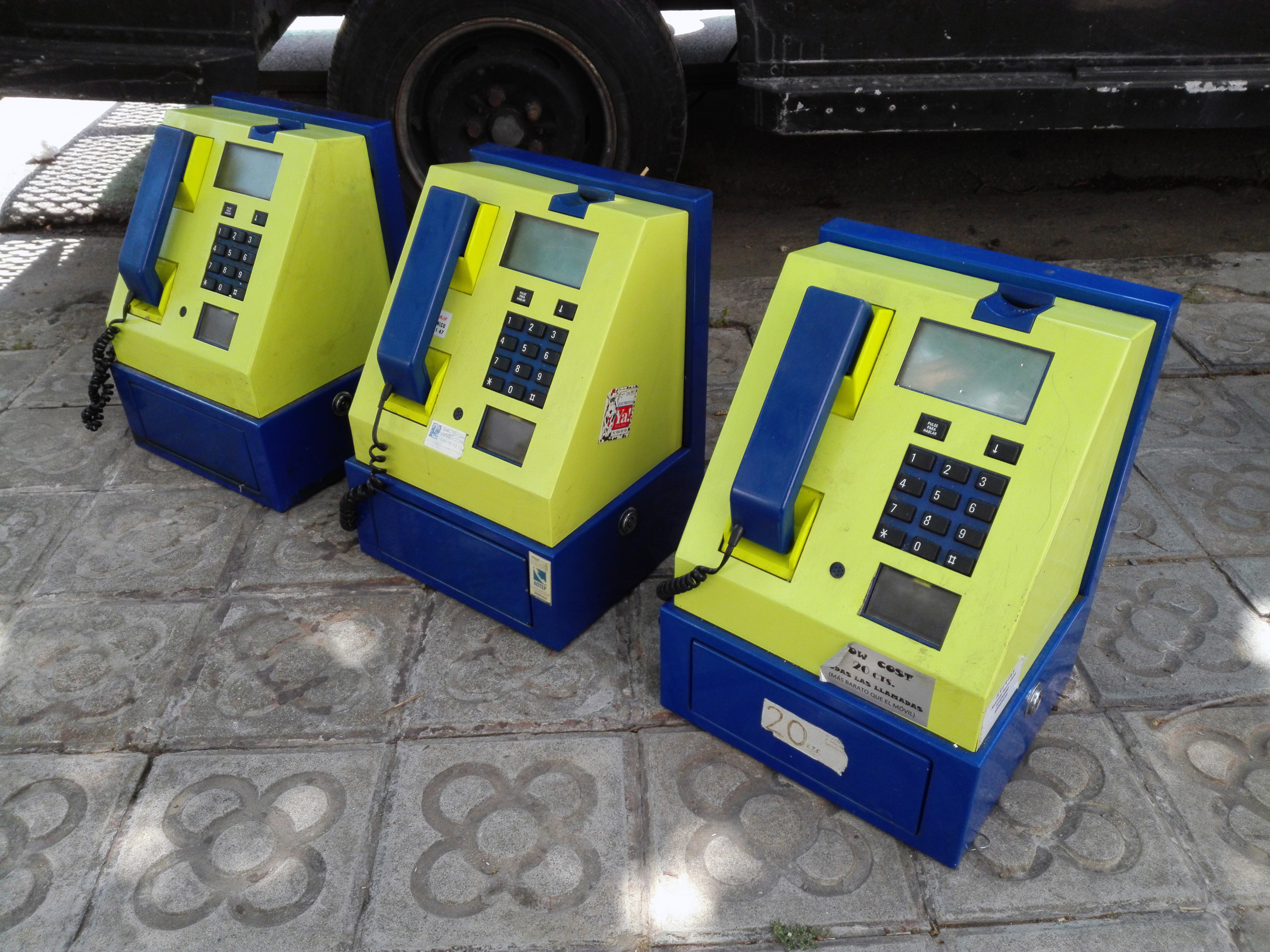 telefono publico+carcasa metal plastico 38x26.5x24.5 (30eu.) 3u